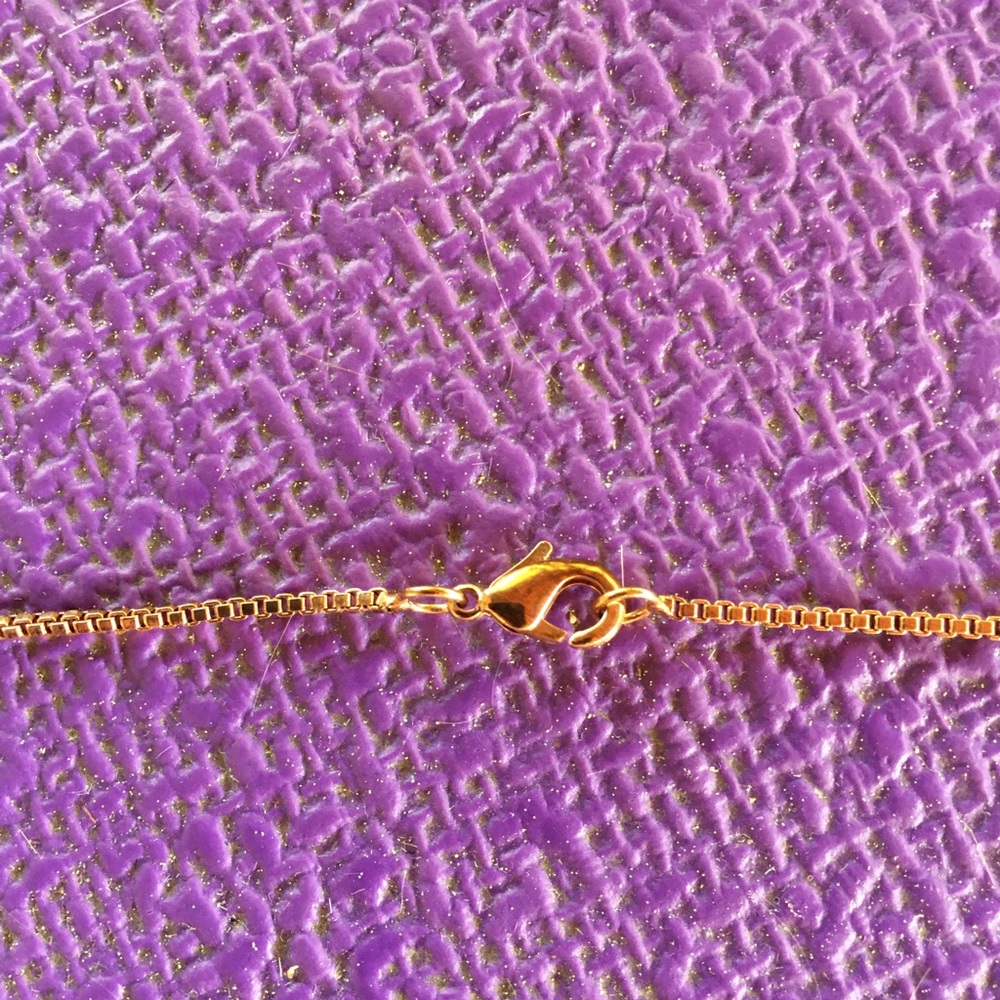 Mother of Pearl Necklace in Rose Gold Tone - Picture 8 of 10